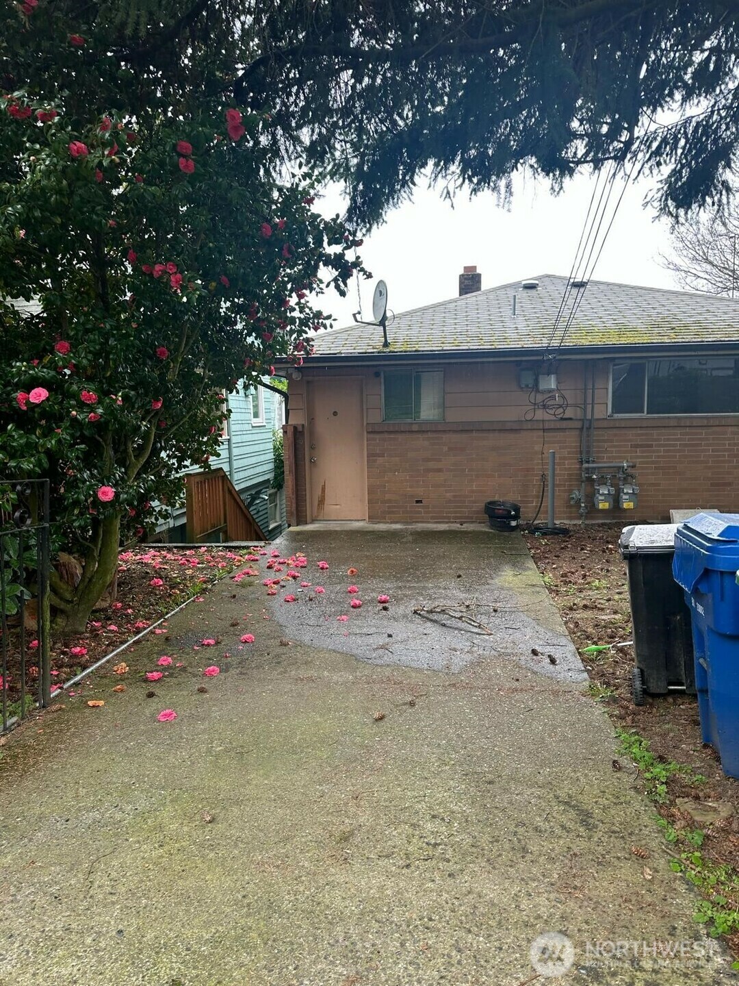 Property Photo: 2557 12th Avenue W WA 98119