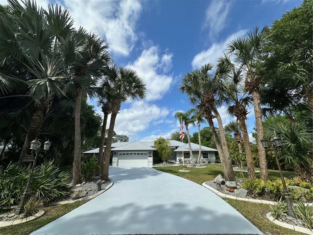 Property Photo: 8365 92nd Avenue FL 32967