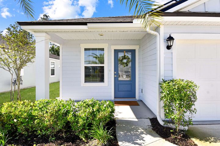 Property Photo: 181 Narvarez Ave FL 32084