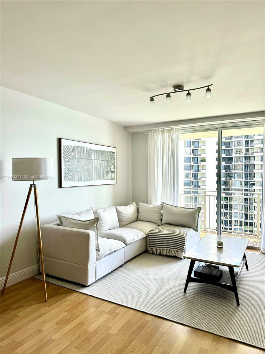 Property Photo:  770 Claughton Island Dr 1405  FL 33131 