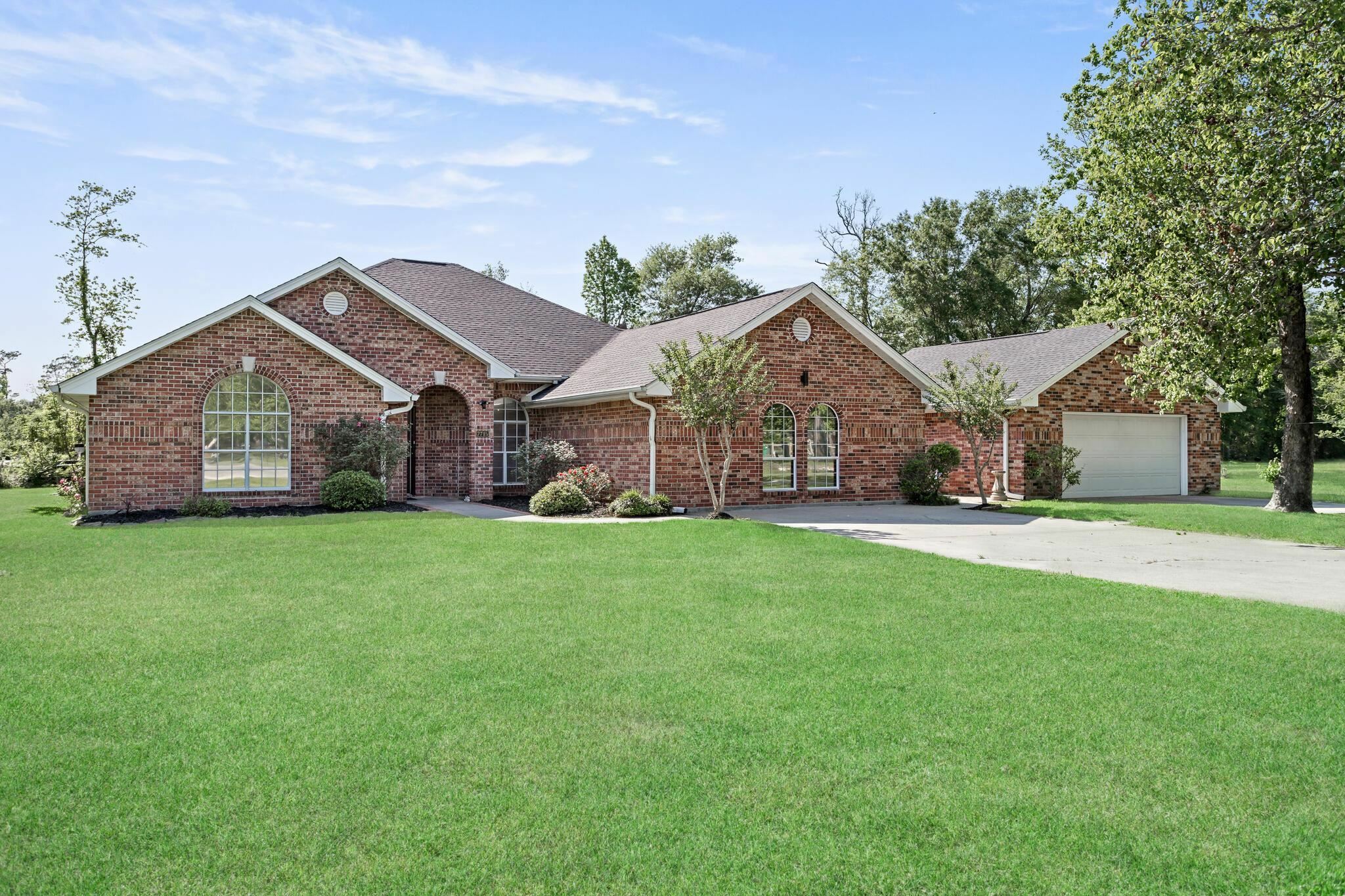 Property Photo: 7715 Royal Oak Ln. TX 77630
