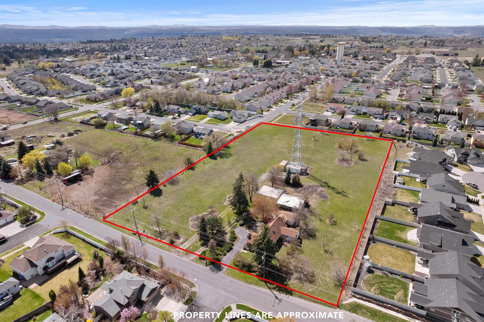 Property Photo: 8919 N Cedar Rd WA 99208