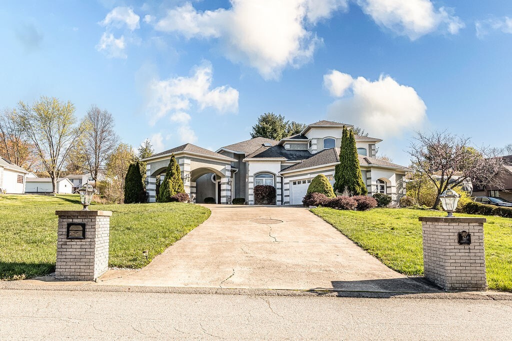 Property Photo:  87 Farmview Drive  PA 15401 