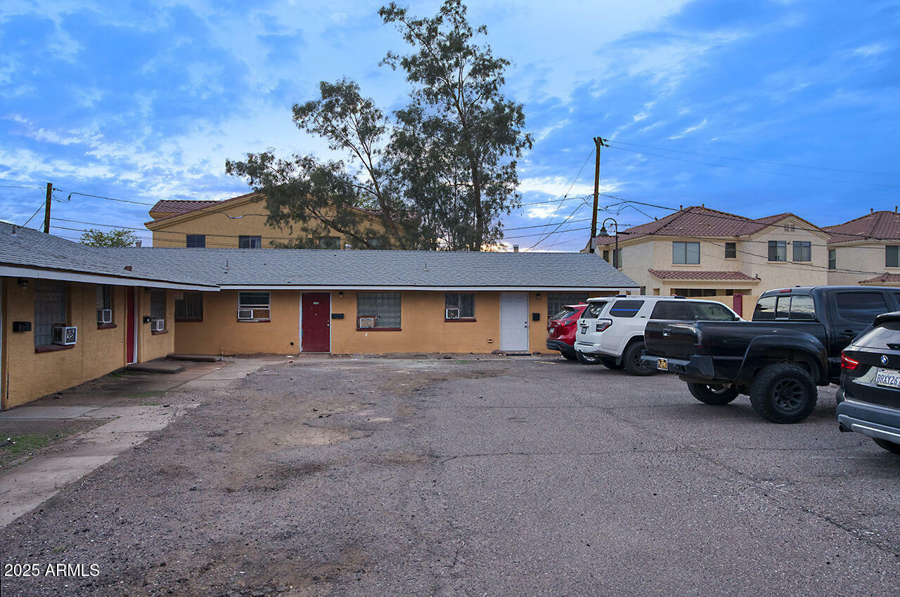 Property Photo: 1440 S Stanley Place AZ 85281