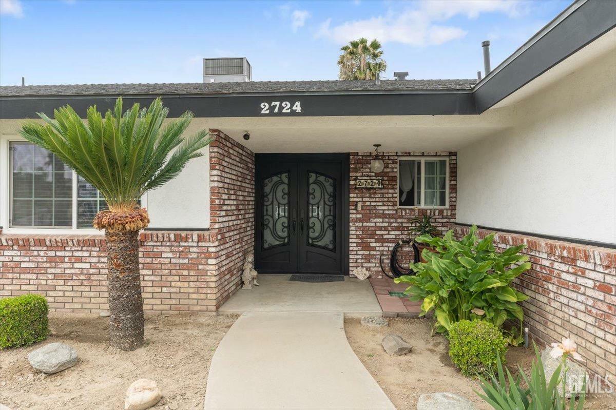 Property Photo: 2724 Hempstead Lane CA 93309