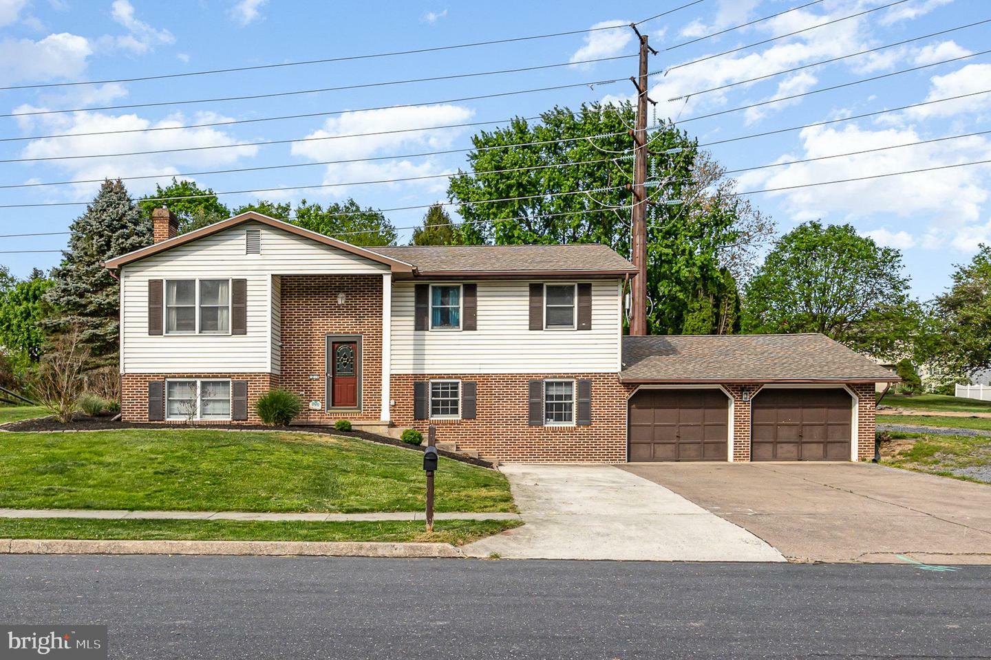 Property Photo: 210 Cherokee Drive PA 17050