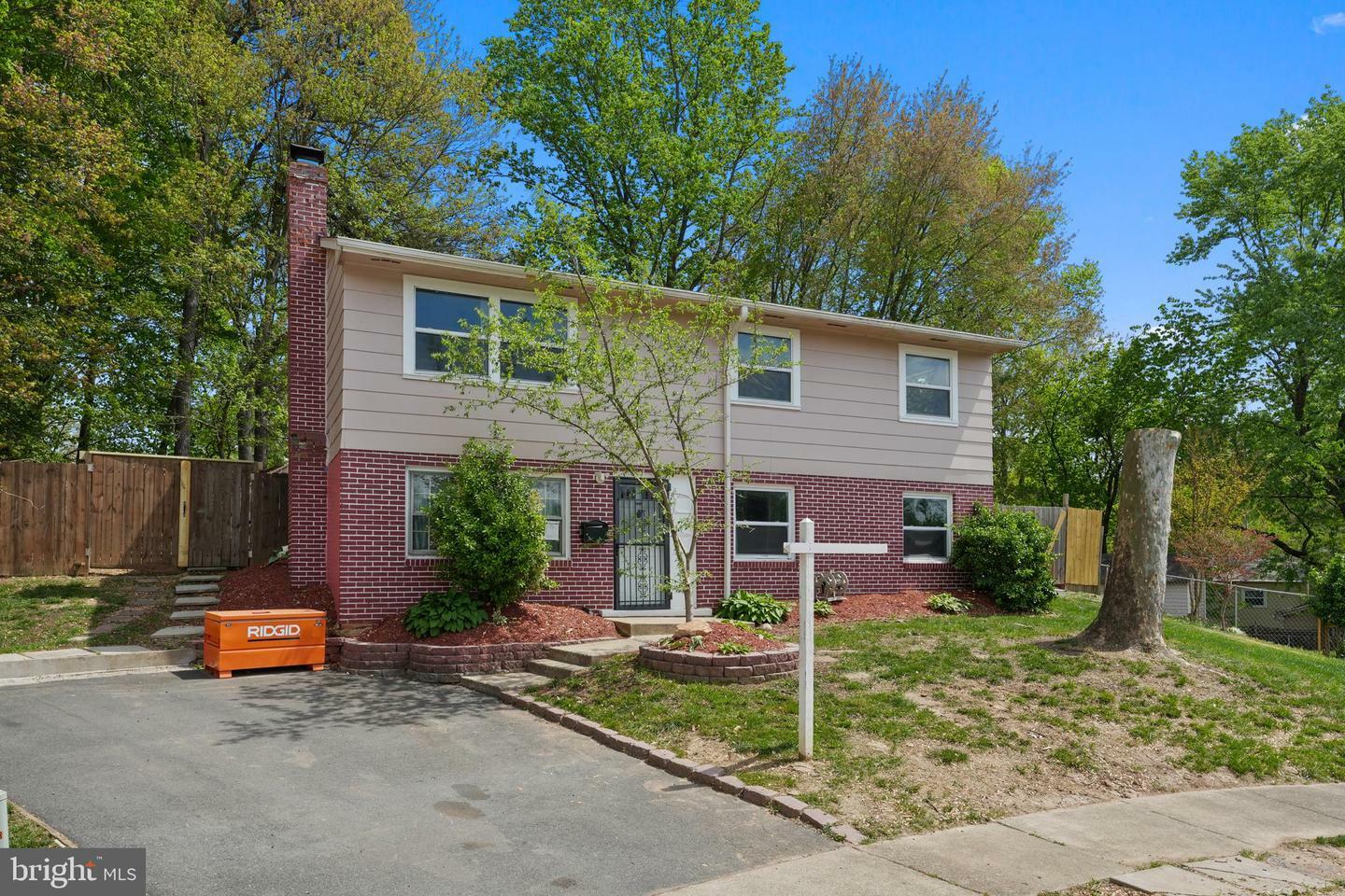 Property Photo: 4201 Harvest Court VA 22193