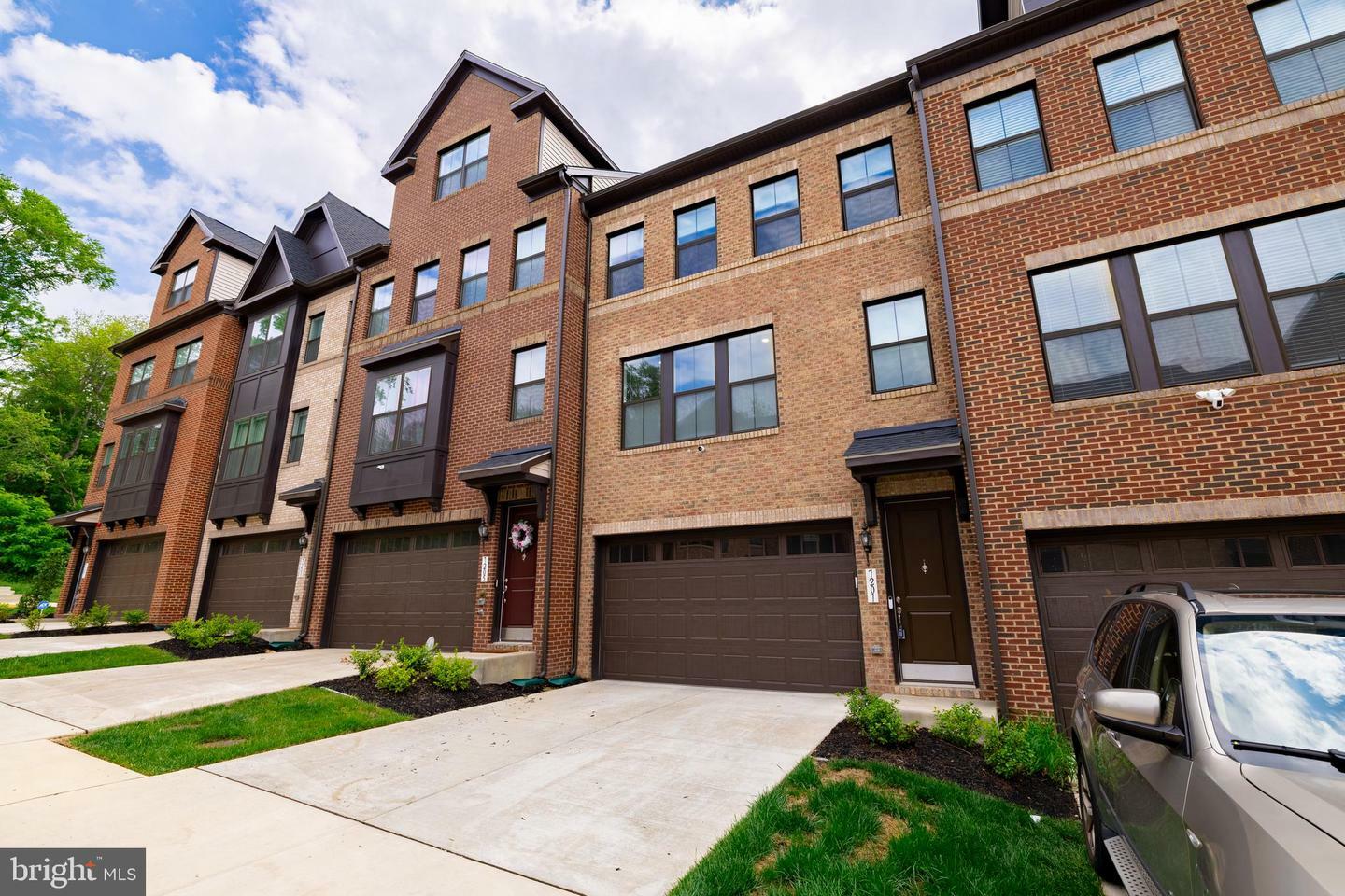 Property Photo: 7207 Mountaineer Drive VA 22306