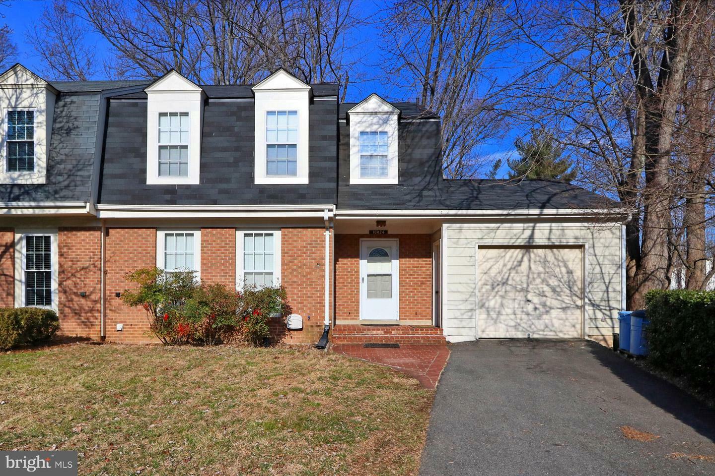Property Photo: 10024 Downeys Wood Court VA 22015
