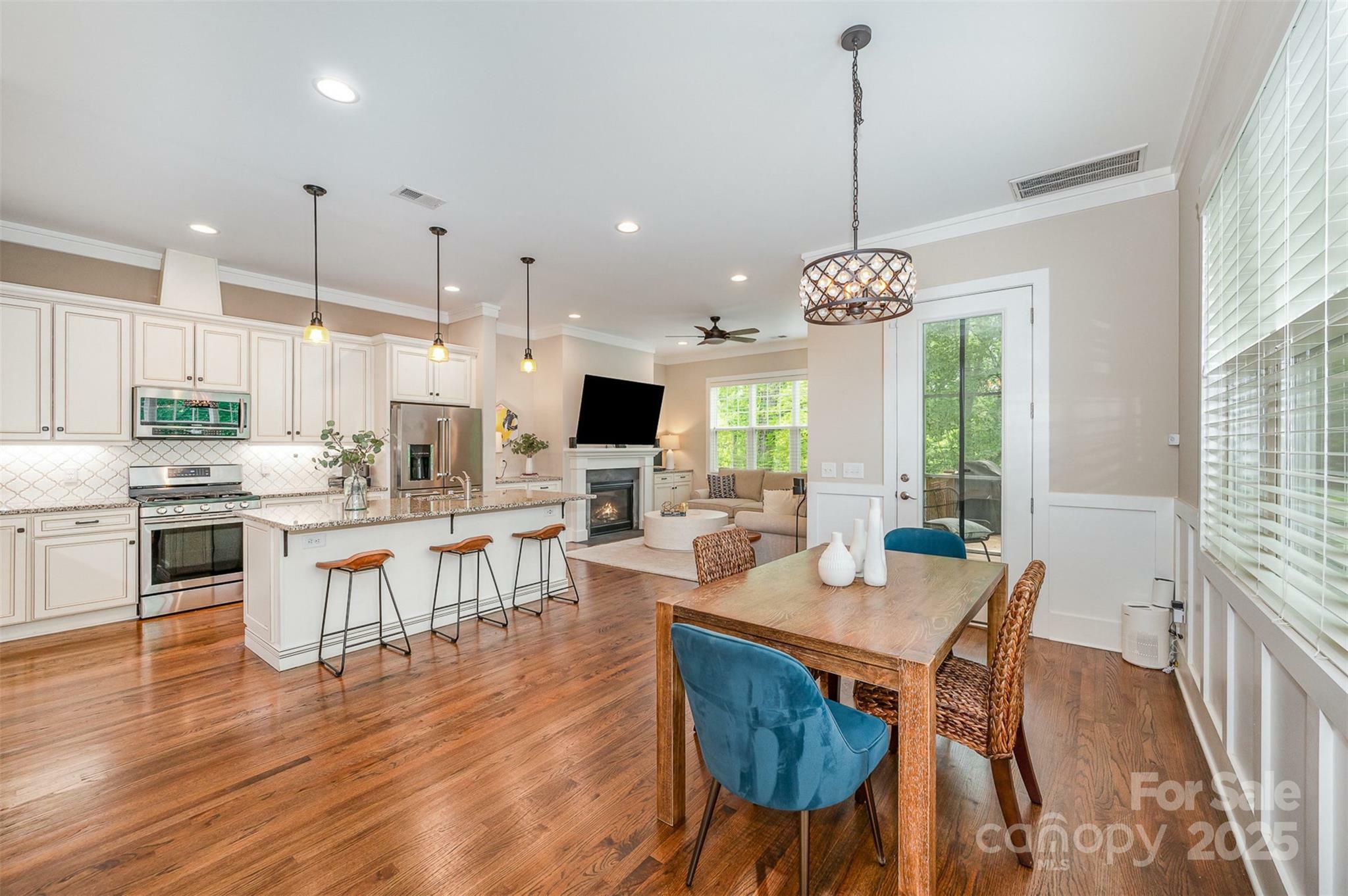 Property Photo: 5210 Valley Stream Road NC 28209
