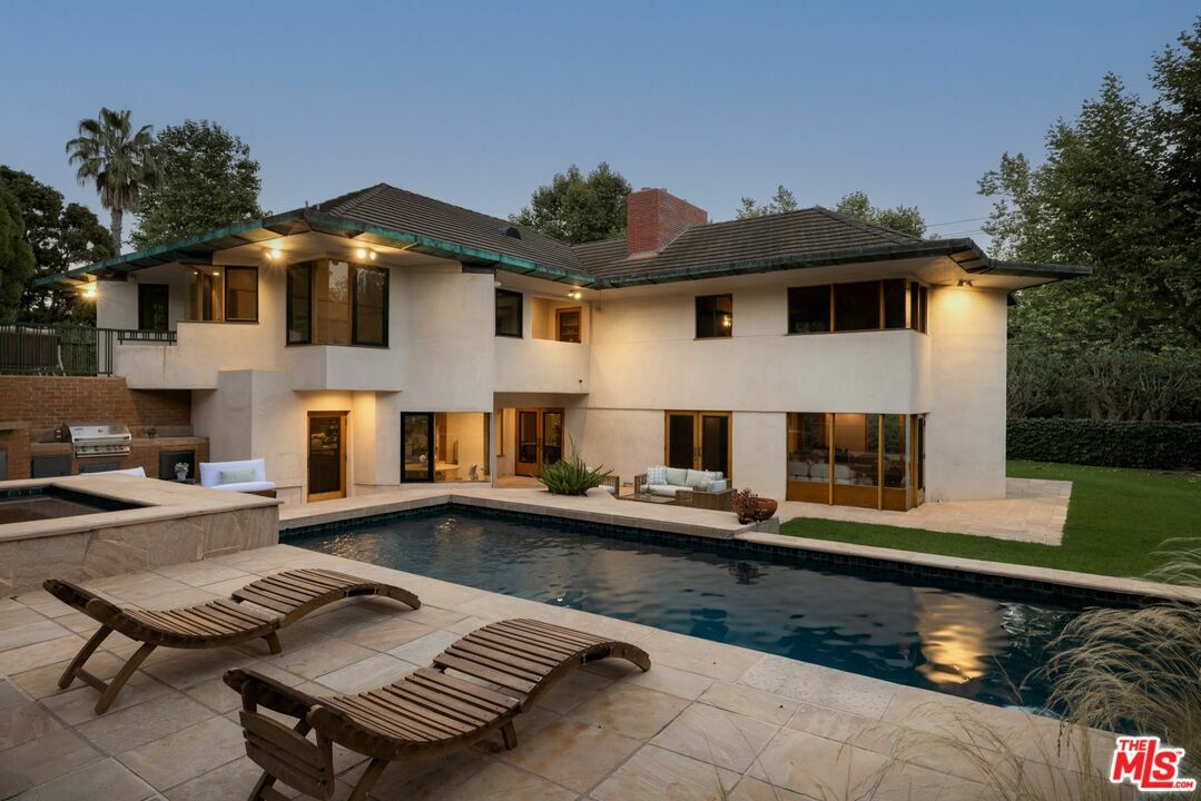 Property Photo: 6353 Busch Dr CA 90265
