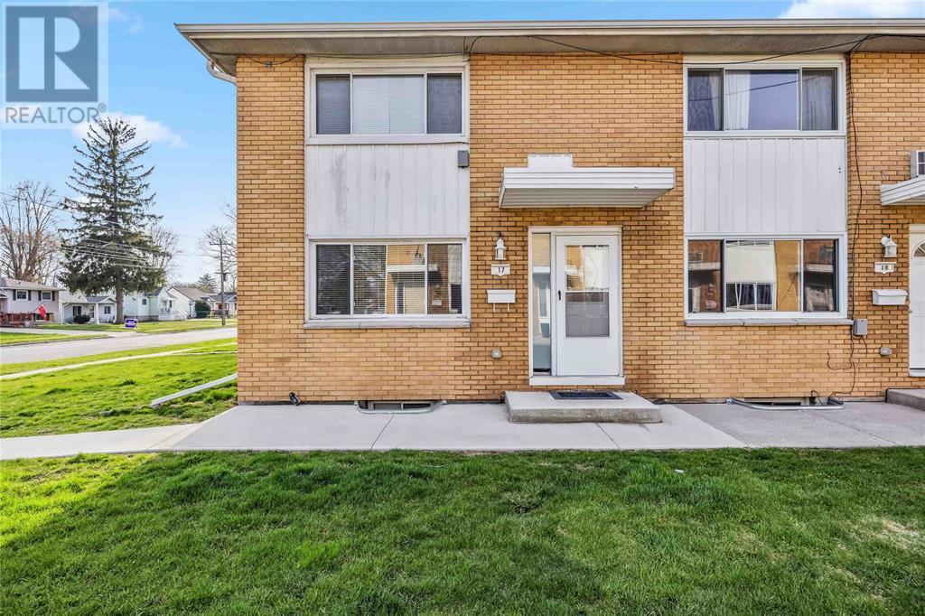 Property Photo: 816 Wellington Street 17 ON N7T 1J5