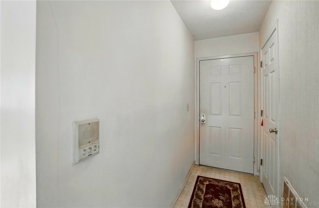Property Photo: 6630 Wareham Court 3 OH 45459