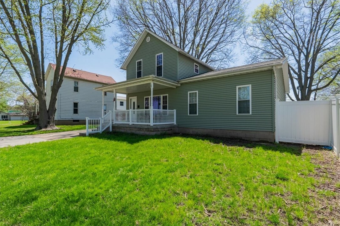 Property Photo: 109 W Bower Street IL 62554