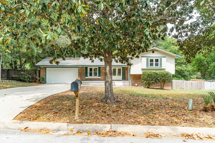 Property Photo: 2401 Roberts Drive FL 32578