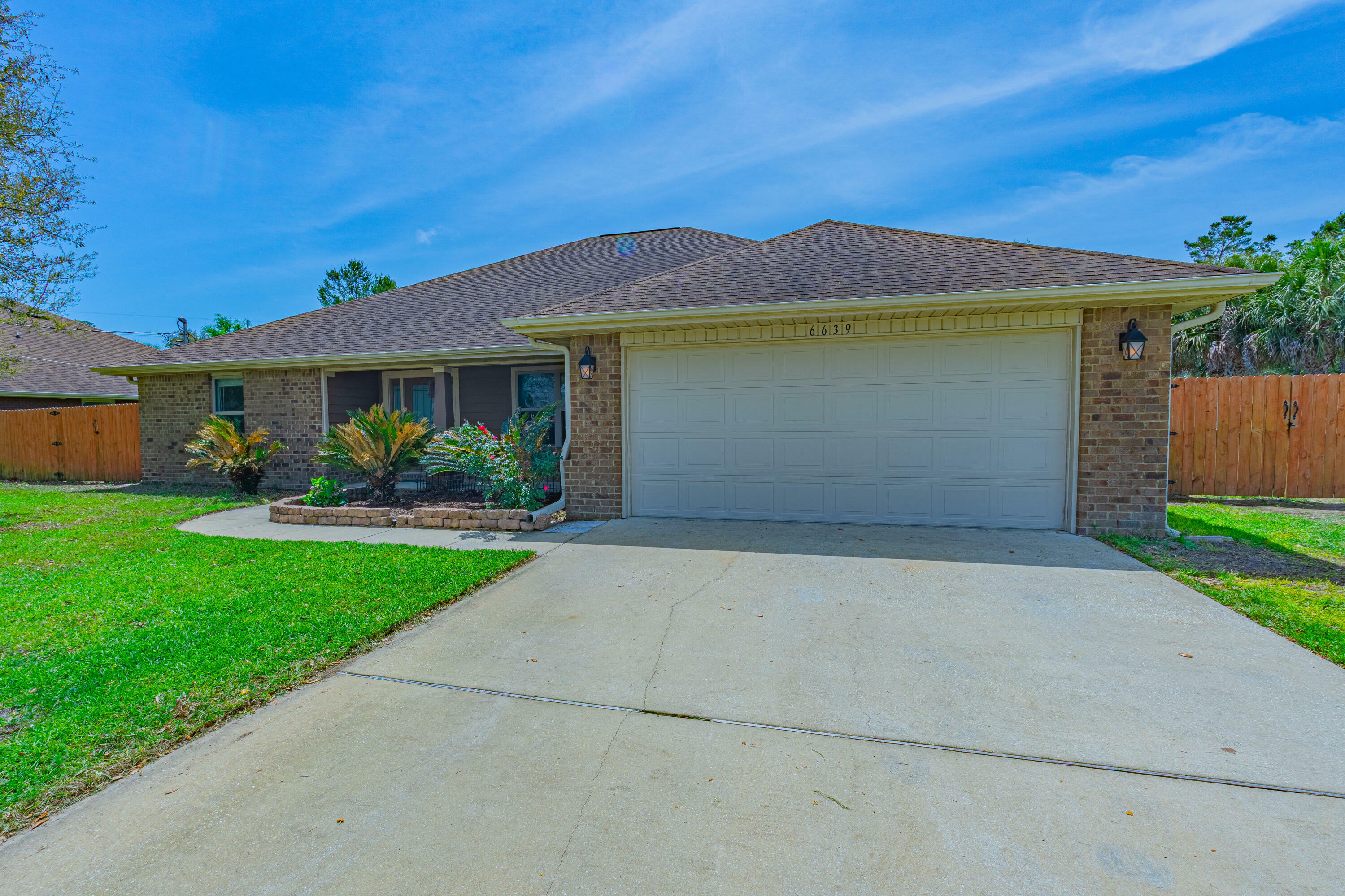 Property Photo: 6639 Castlewood Street FL 32566