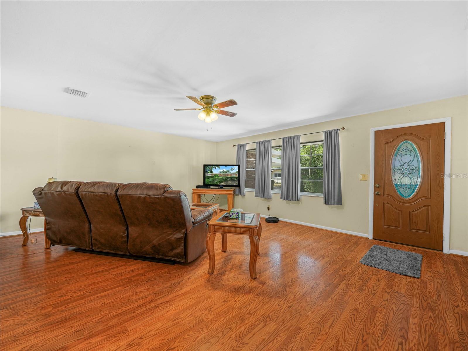 Property Photo:  115 W Lee Street  FL 33563 