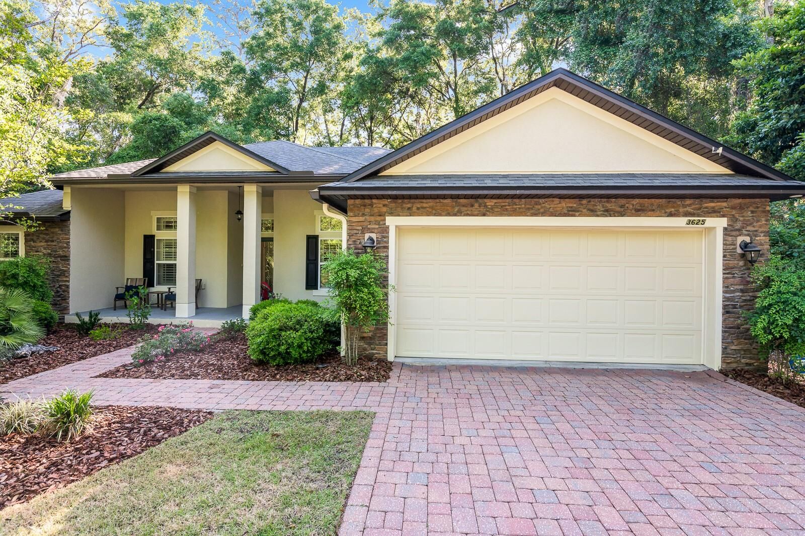 Property Photo:  3625 SW 21st Terrace  FL 32608 