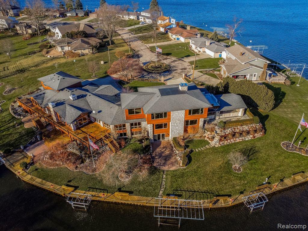 Property Photo: 4190 Aquarina Street MI 48329 2118