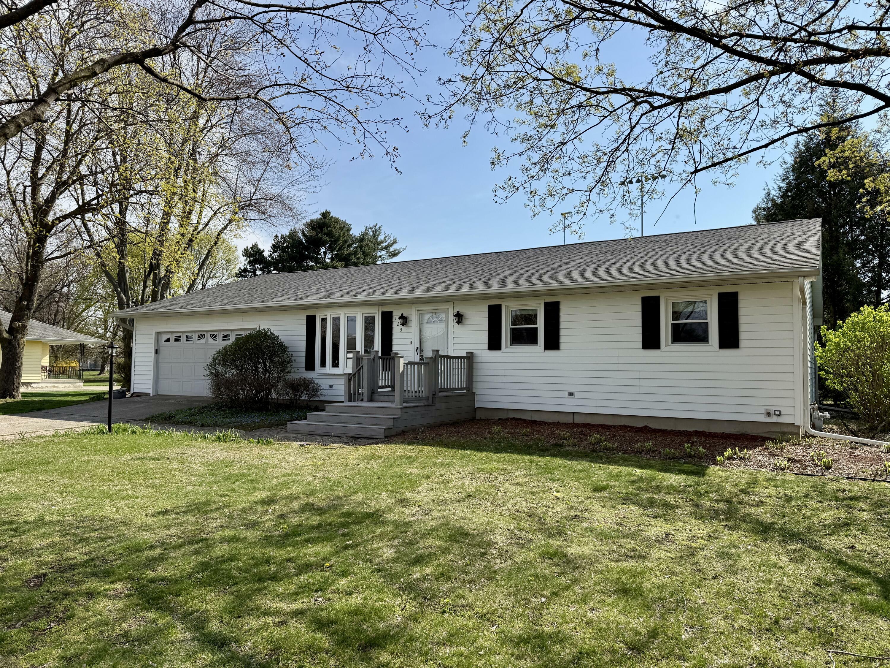 Property Photo: 125 S Meadow Avenue MI 49092
