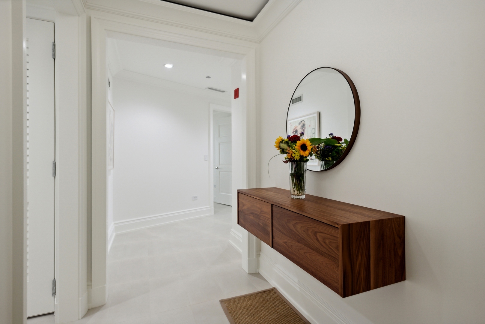 Property Photo: 2550 N Lakeview Avenue N906 IL 60614