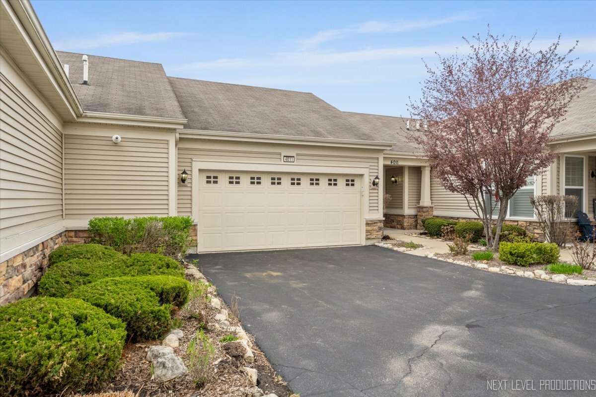 Property Photo: 4011 Sumac Court IL 60564