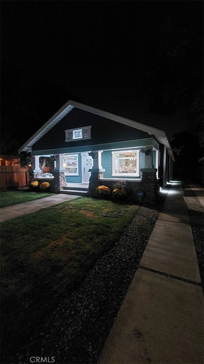 Property Photo: 1322 N June Street CA 90028