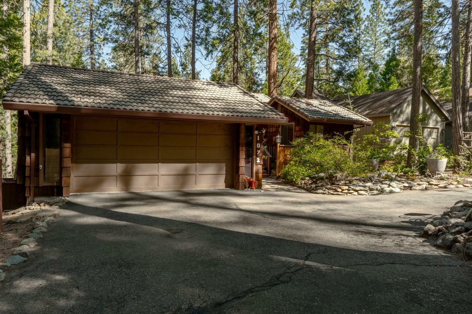 Property Photo: 1072 Fairway Court CA 95247