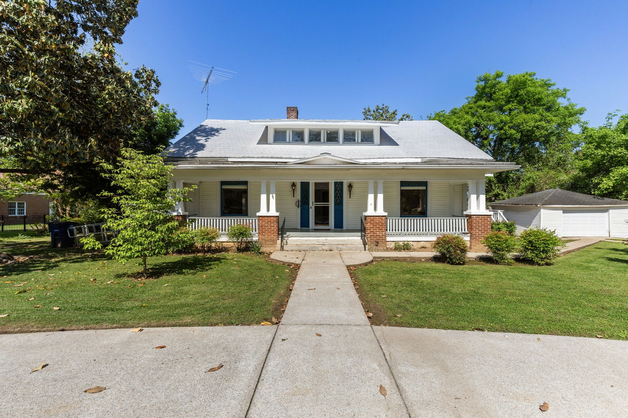 Property Photo: 611 N Jefferson St TN 37160