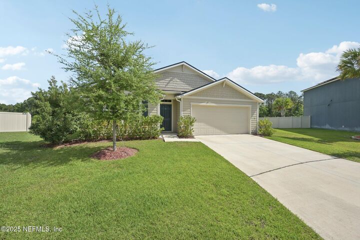 Property Photo: 3433 Ringtail Court FL 32043