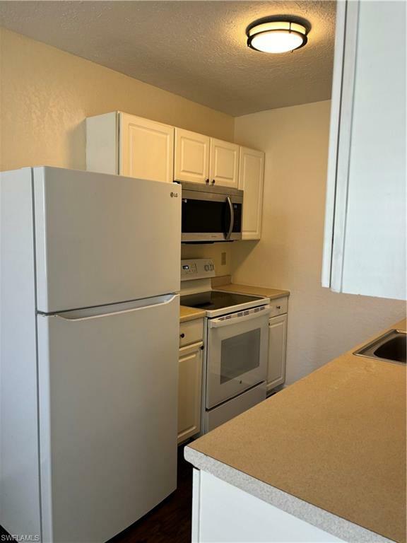 Property Photo: 4625 Bayshore Dr D10 FL 34112