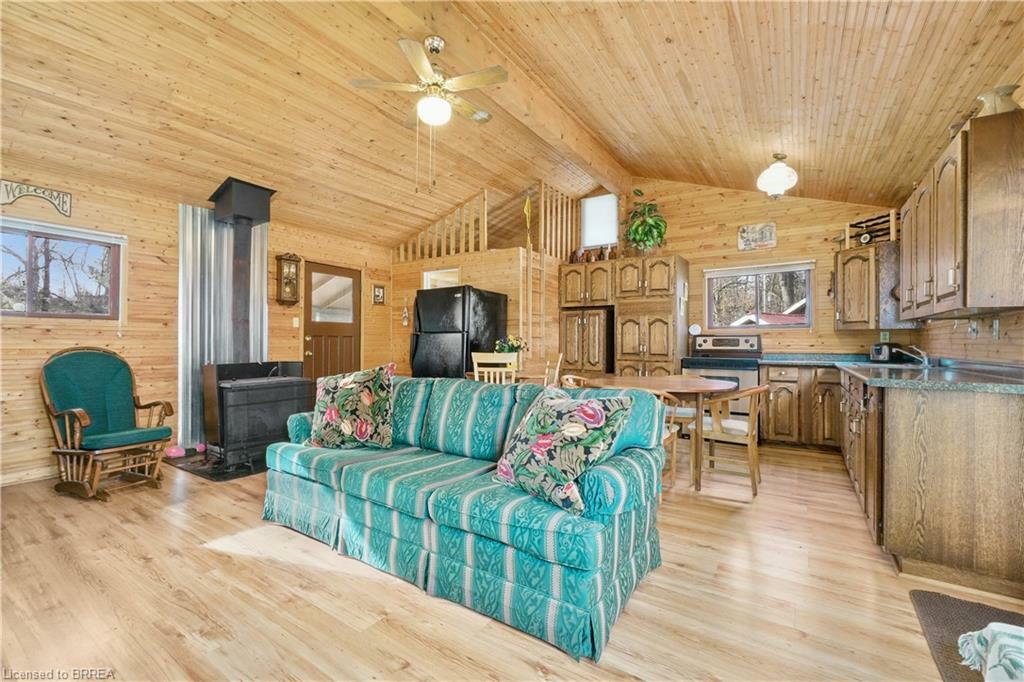 Property Photo: 422 Island View Road 11 ON K6H 5R7
