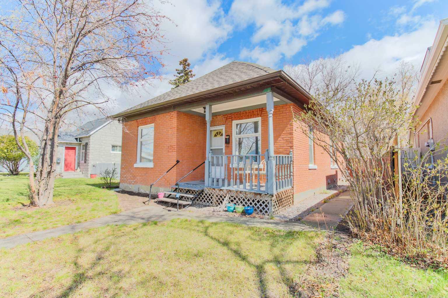 Property Photo: 405 12 Street N AB T1H 2G6