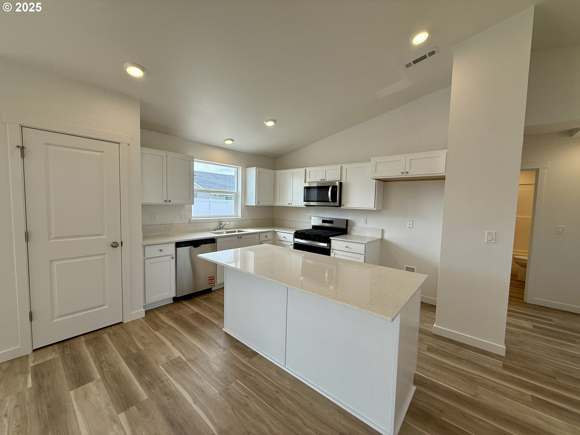 Property Photo: 210 SW Sparrow St OR 97818