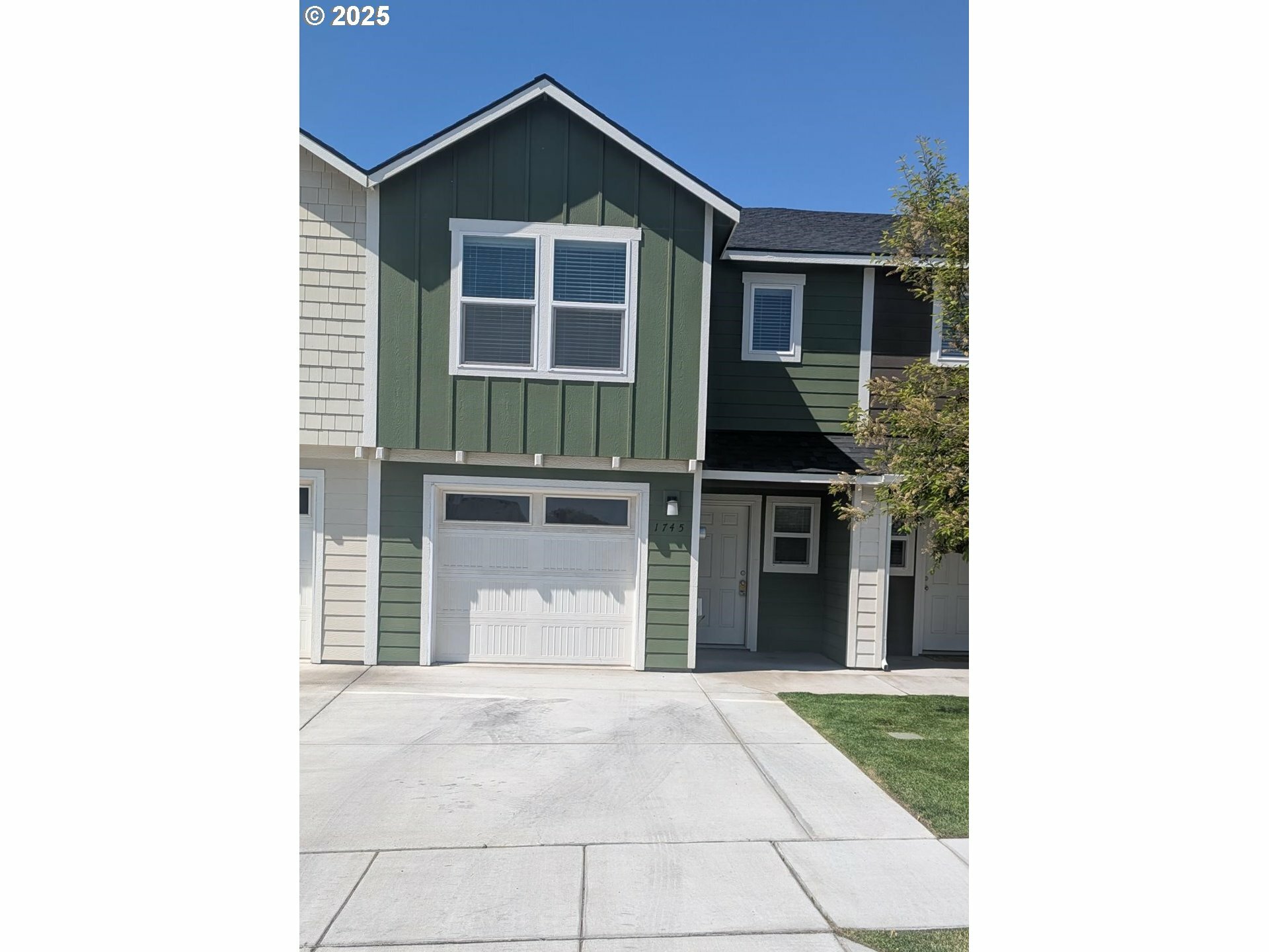 Property Photo: 1745 NE 8th St OR 97838