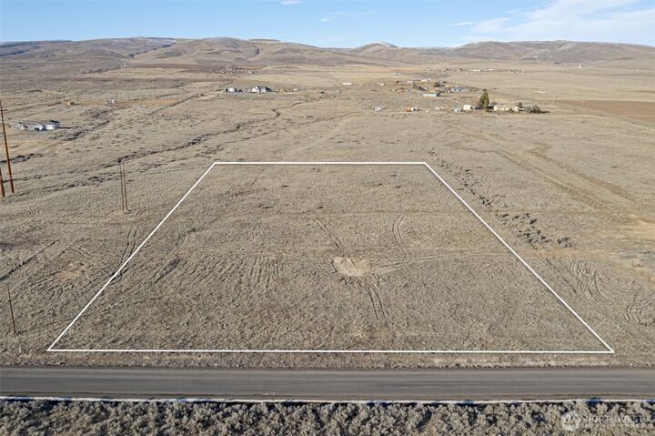 Property Photo: 3 Road 13 NW WA 98848