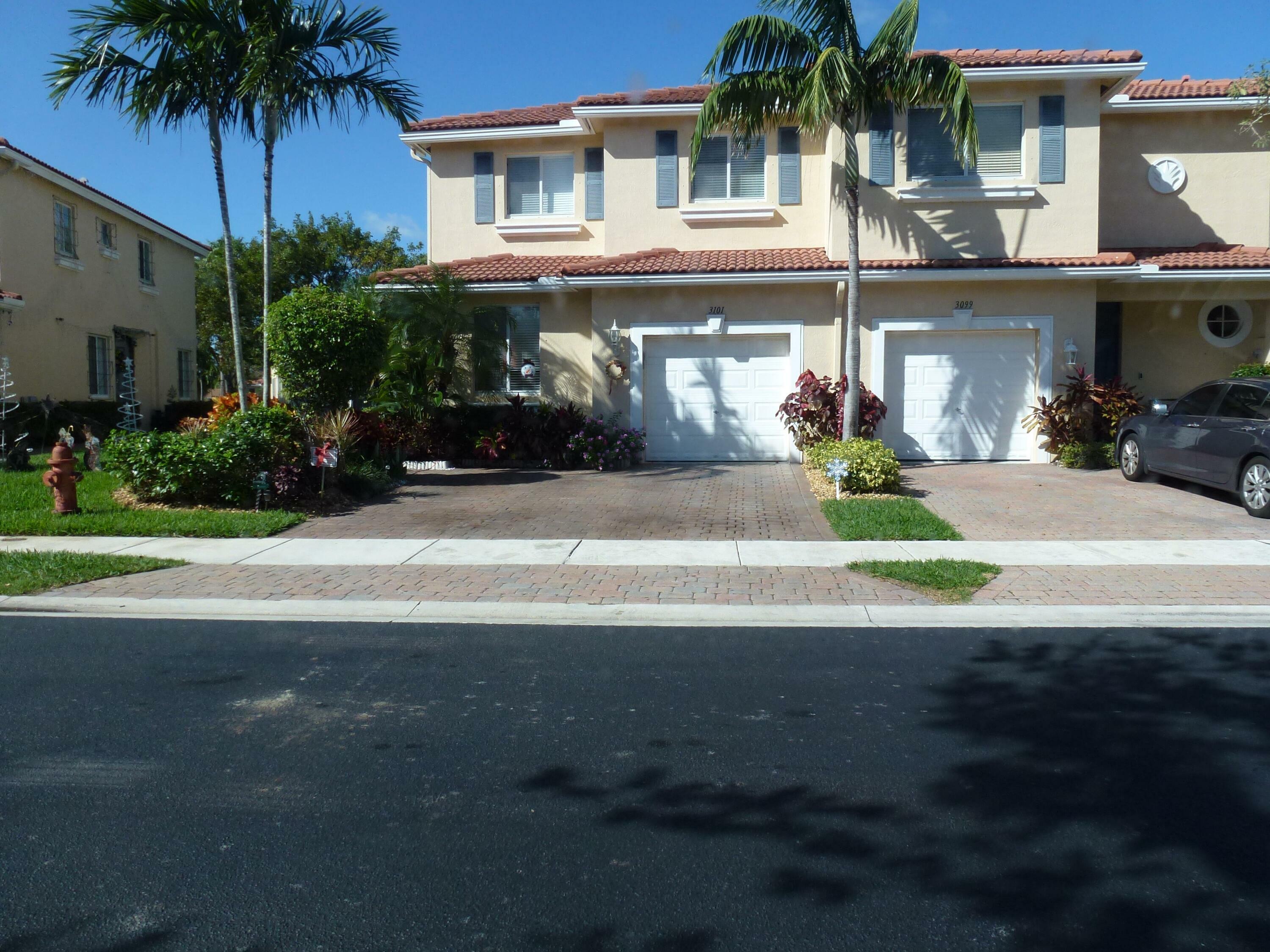 Property Photo: 3101 N Evergreen Circle N FL 33426