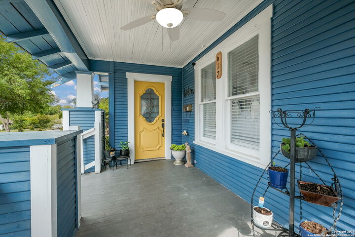 Property Photo: 617 Mulberry TX 78212