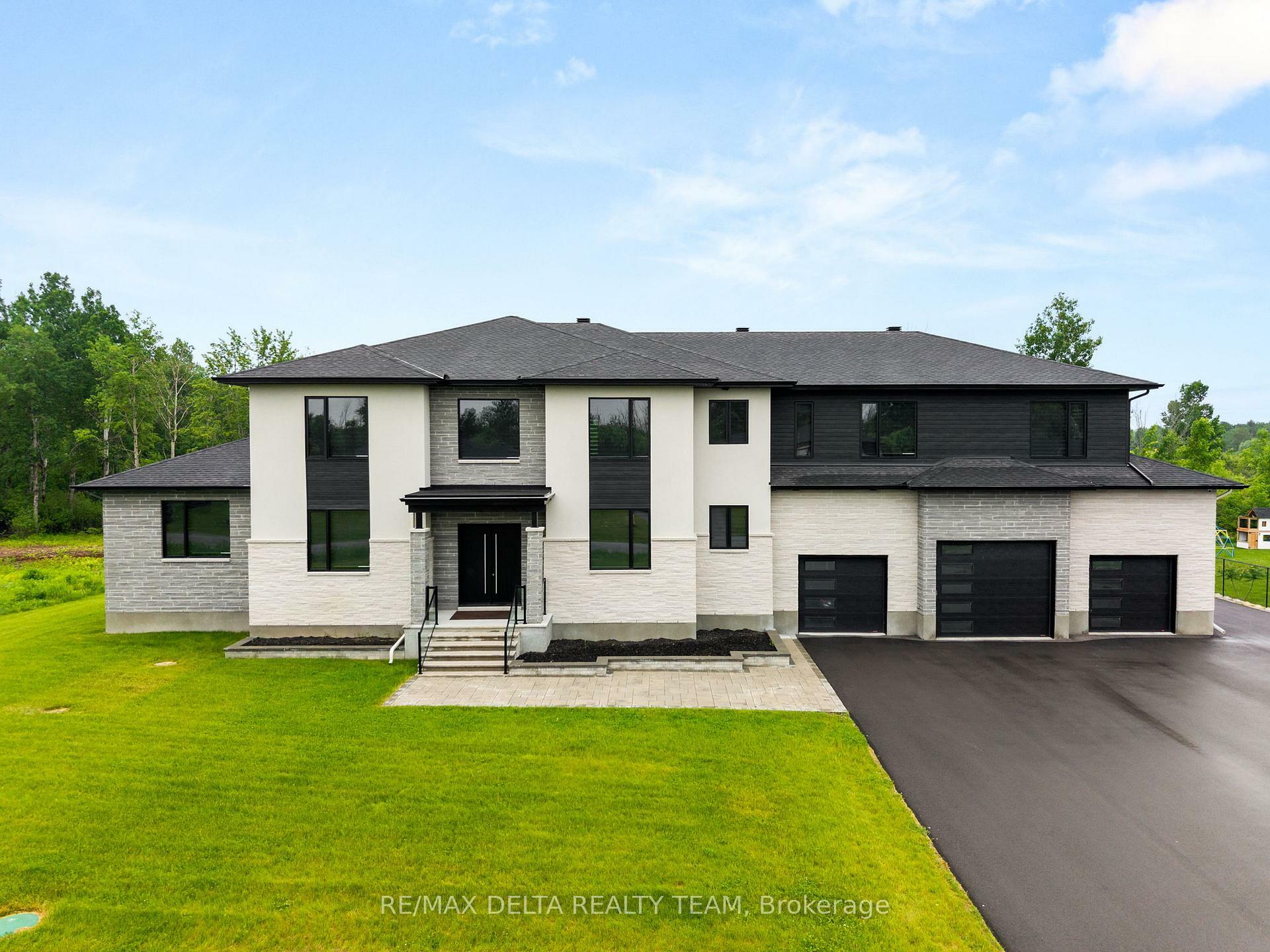 Photo de la propriété: 663 Ballycastle Crescent ON K1X 0A3