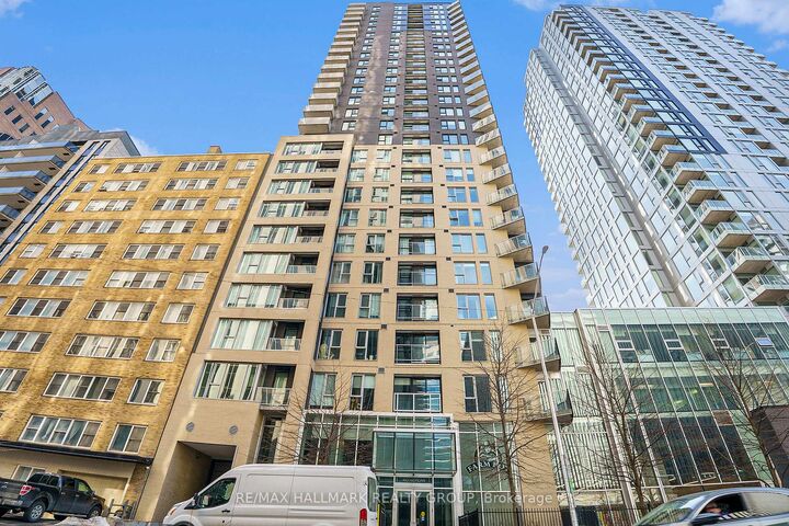 Property Photo: 40 Nepean Street 1502 ON K2P 0X5