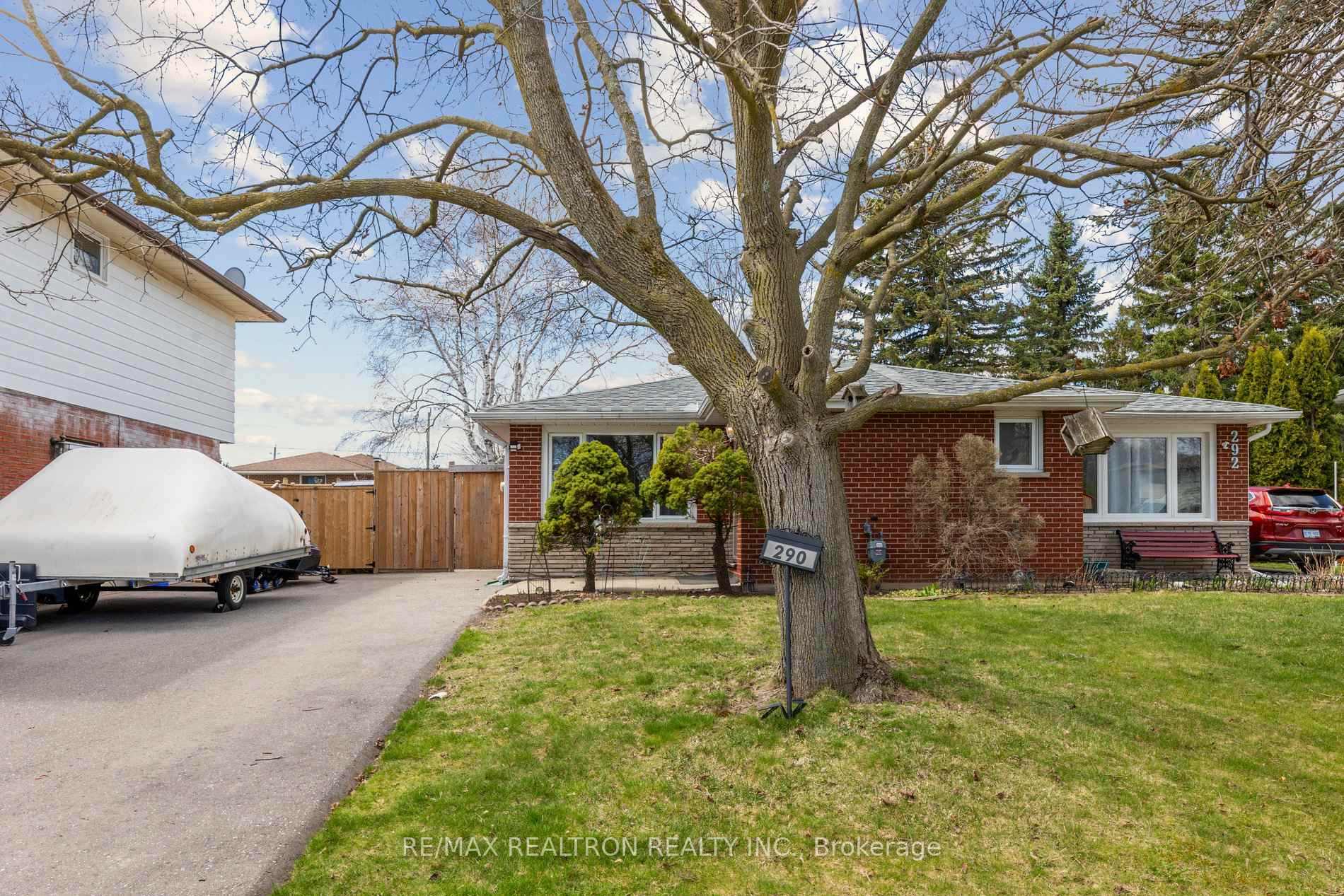 Property Photo: 290 Brighton Court ON L1G 6H6