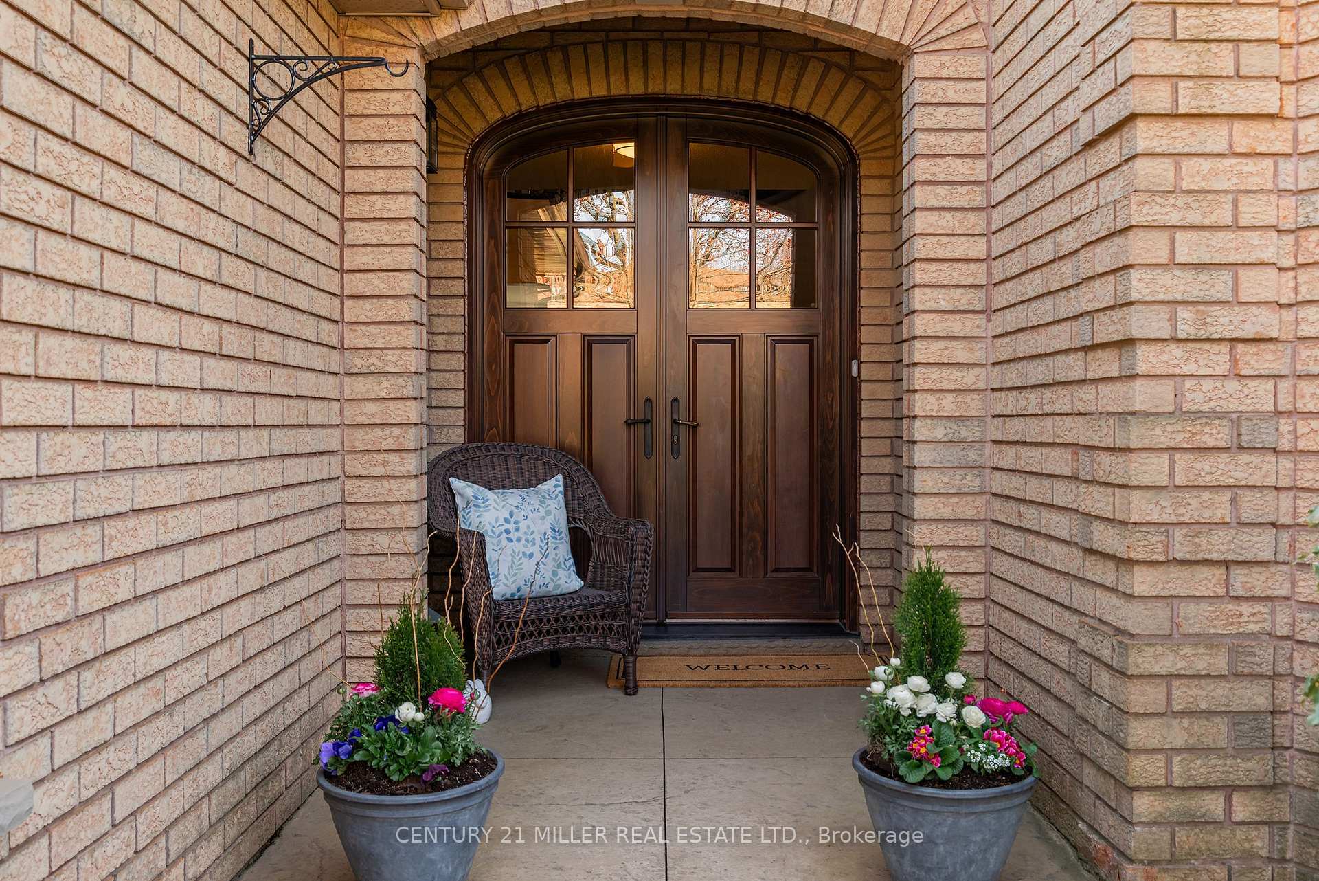 Property Photo: 222 Elderwood Trail ON L6H 5W2