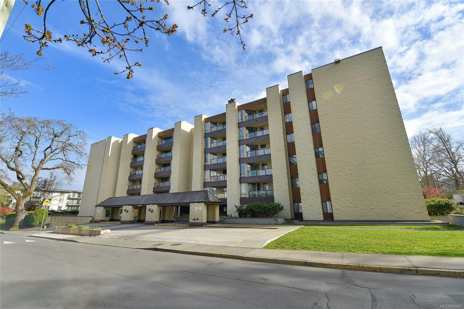 Property Photo: 1745 Leighton Rd 202 BC V8R 6R6