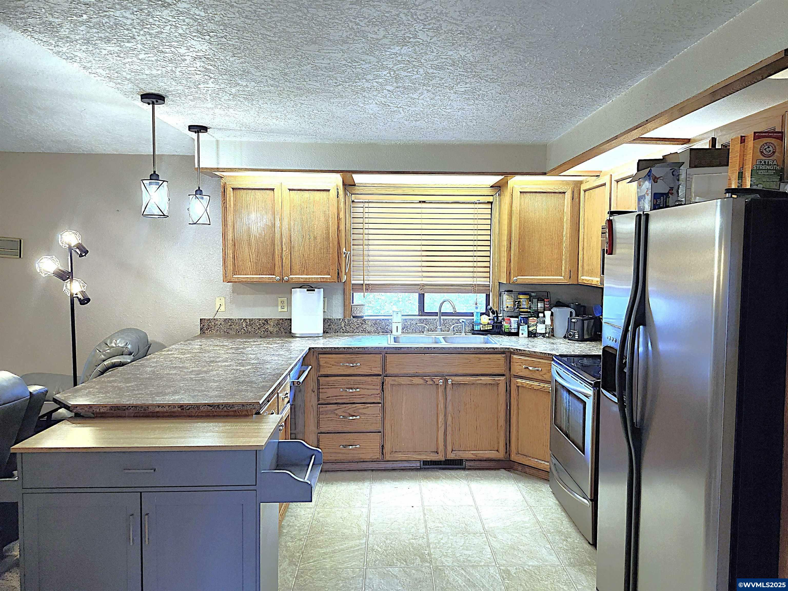Property Photo:  1555 Rock Ledge Dr NE  OR 97303 