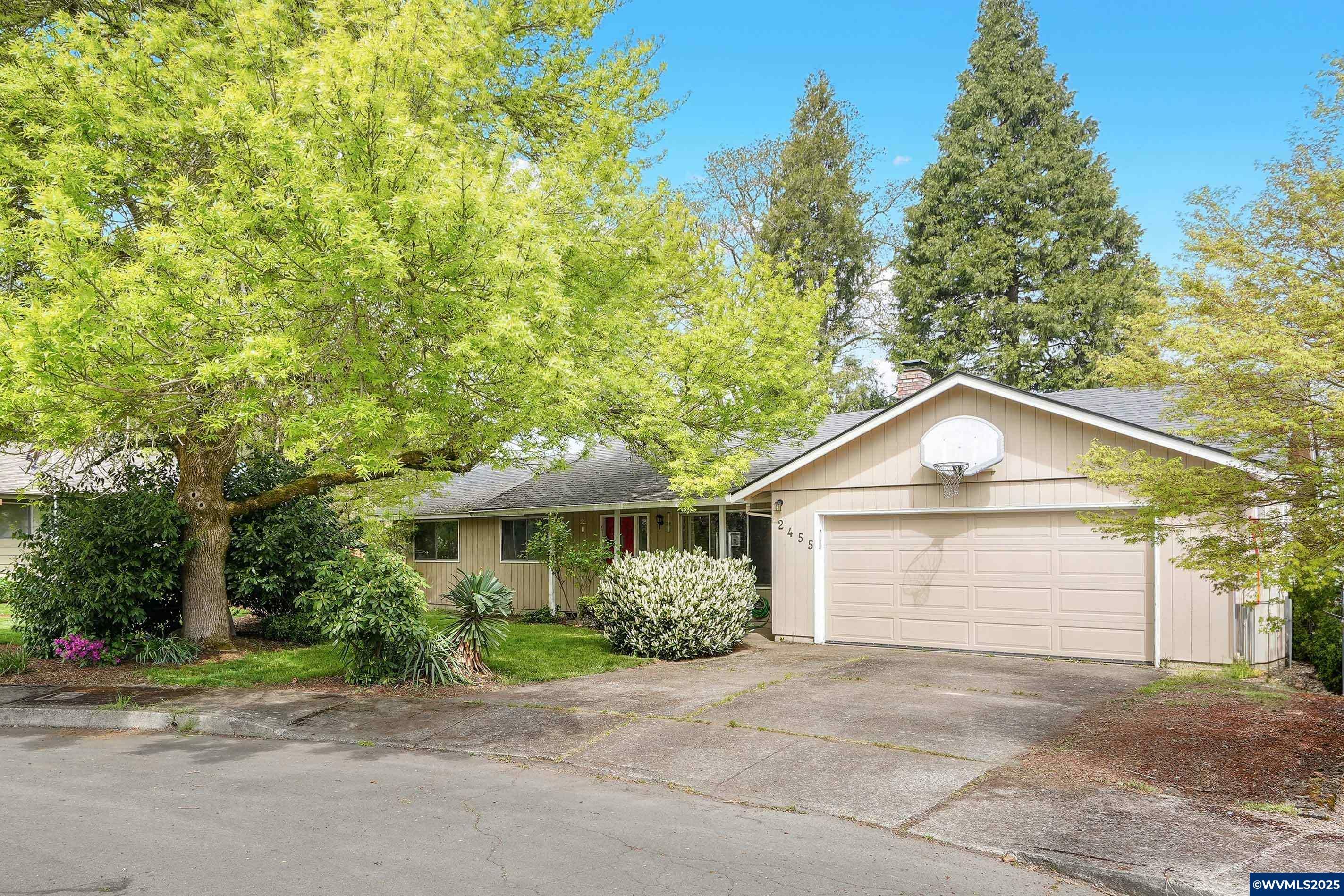 Property Photo: 2455 La Jolla Ct NW OR 97304