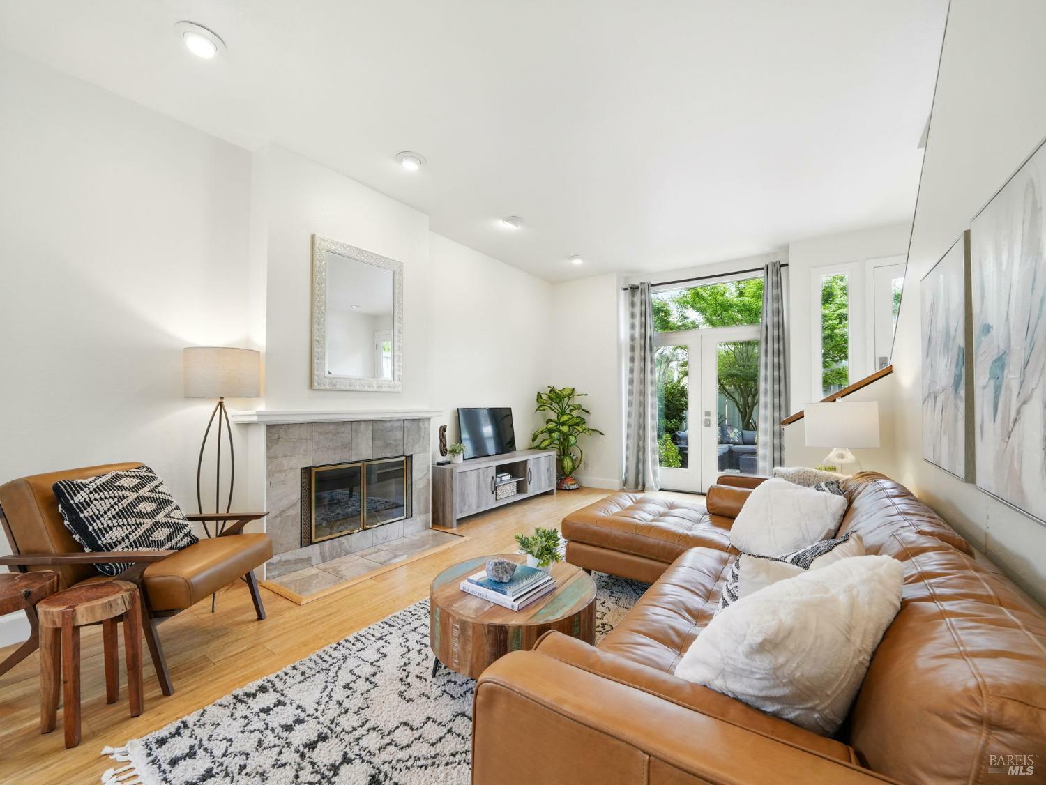 Property Photo: 76 Ross Avenue 4 CA 94960