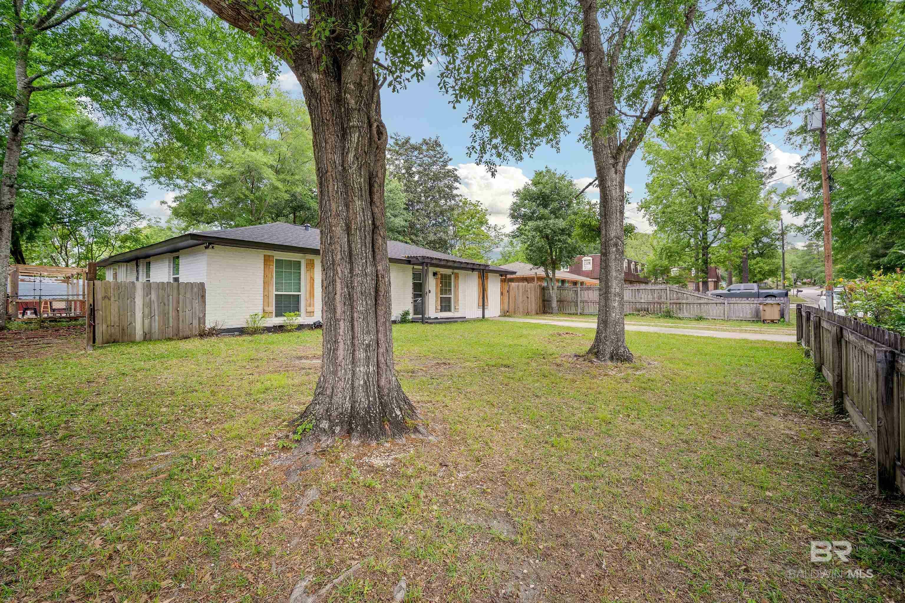 Property Photo: 1451 W Morlee Drive AL 36618