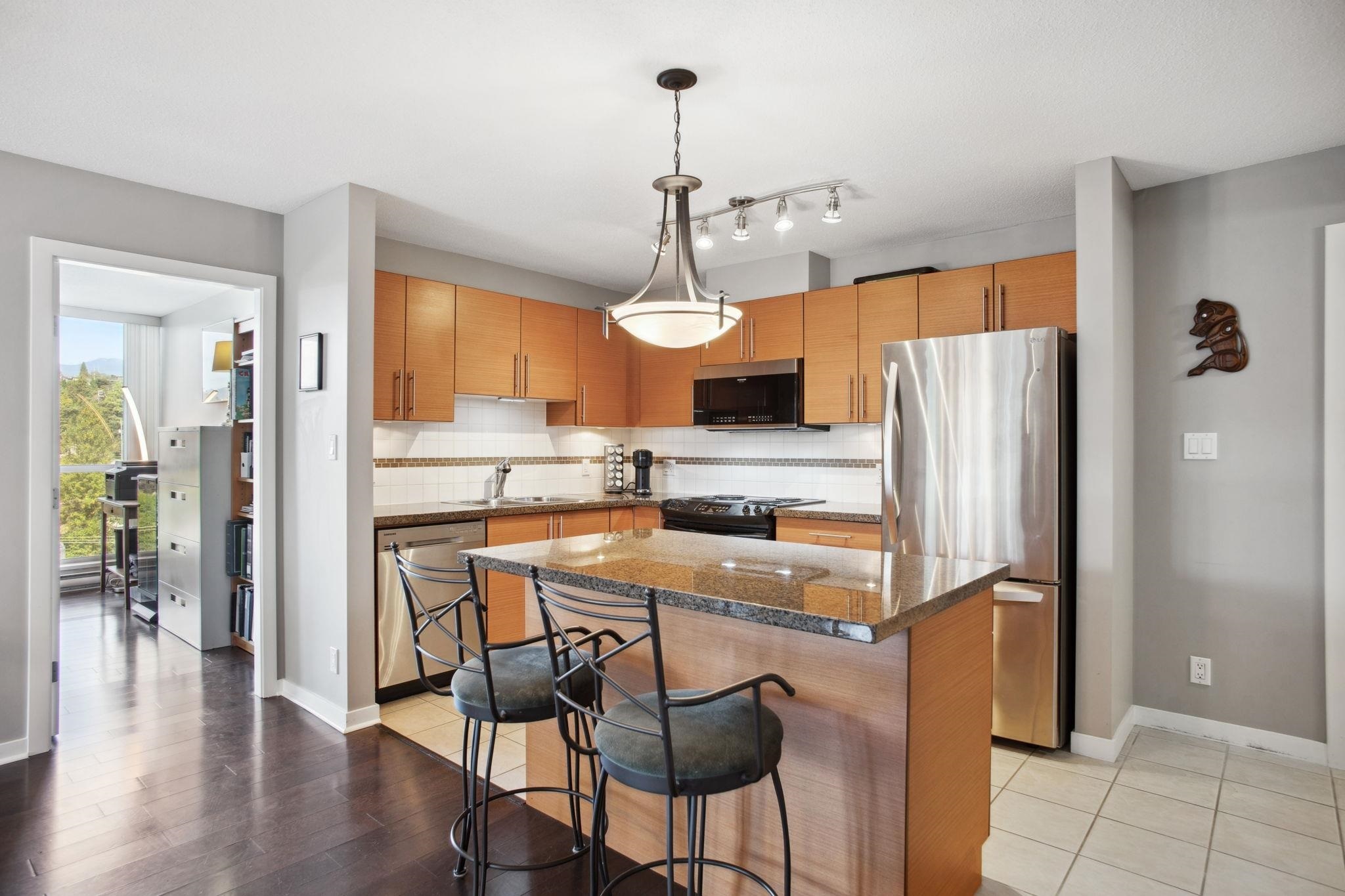 Property Photo: 2225 Holdom Avenue 906 BC V5B 0A1