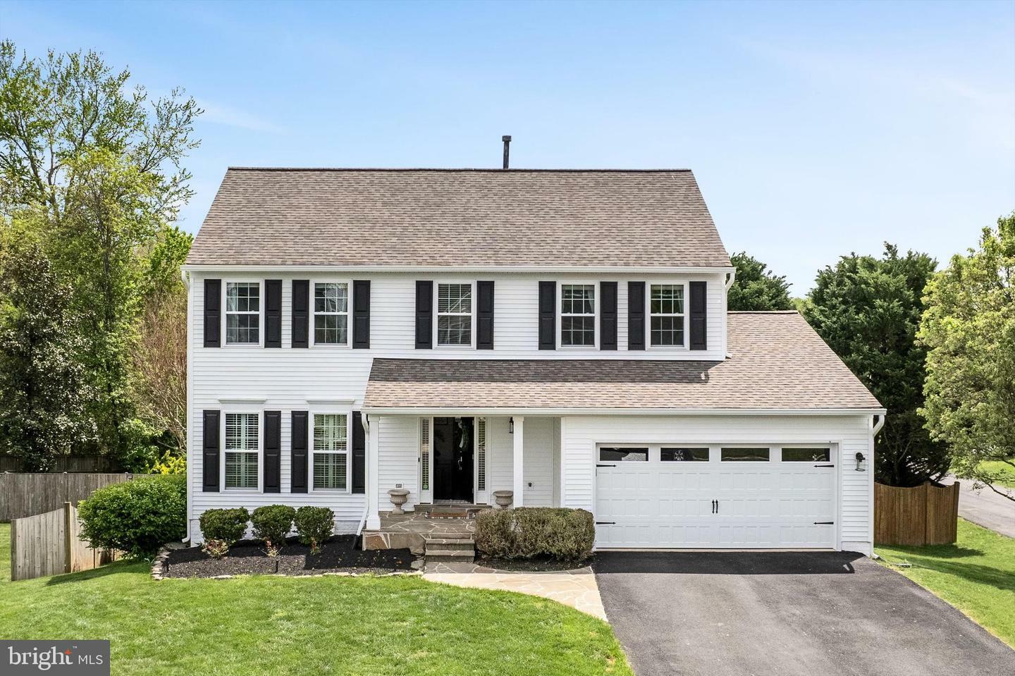 Property Photo: 6919 Sharpsburg Drive VA 20121