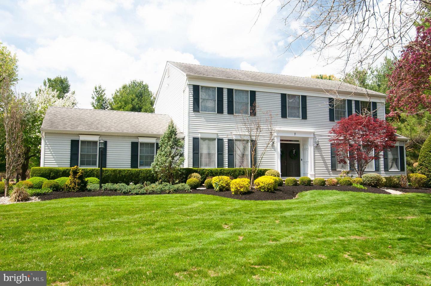 Property Photo: 7 Briarwood Dr NJ 08550